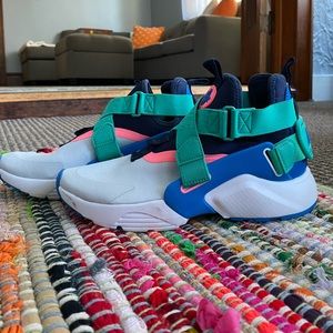 Multicolor Nike Huarache City